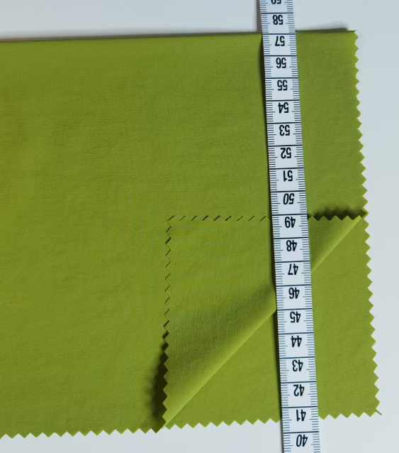 30Dナイロン四方向ストレッチ · 仕上げ生地 · 82%ナイロン 18%ポリウレタン · 平織り · 145cm · 101gsm
